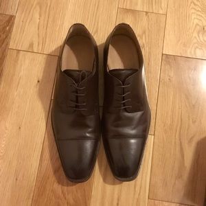 Men’s brown dress shoes